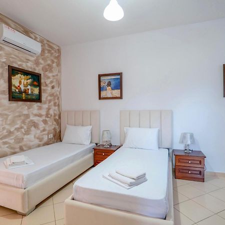 סרנדה Eleni Guest House מראה חיצוני תמונה