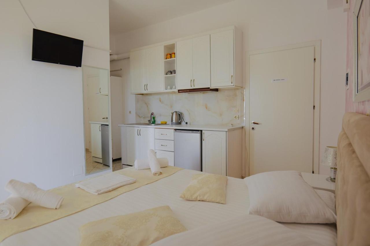 סרנדה Eleni Guest House מראה חיצוני תמונה
