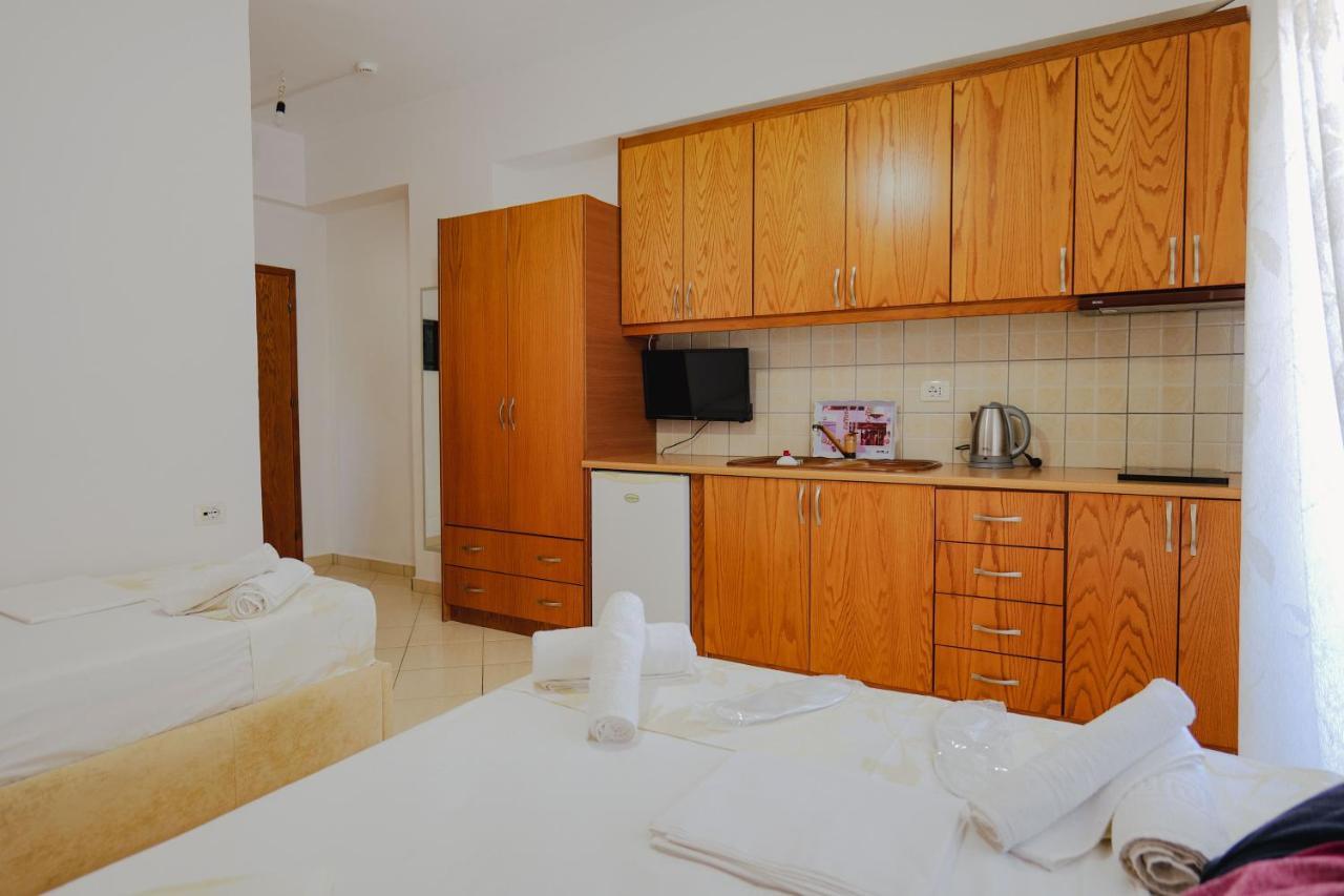 סרנדה Eleni Guest House מראה חיצוני תמונה