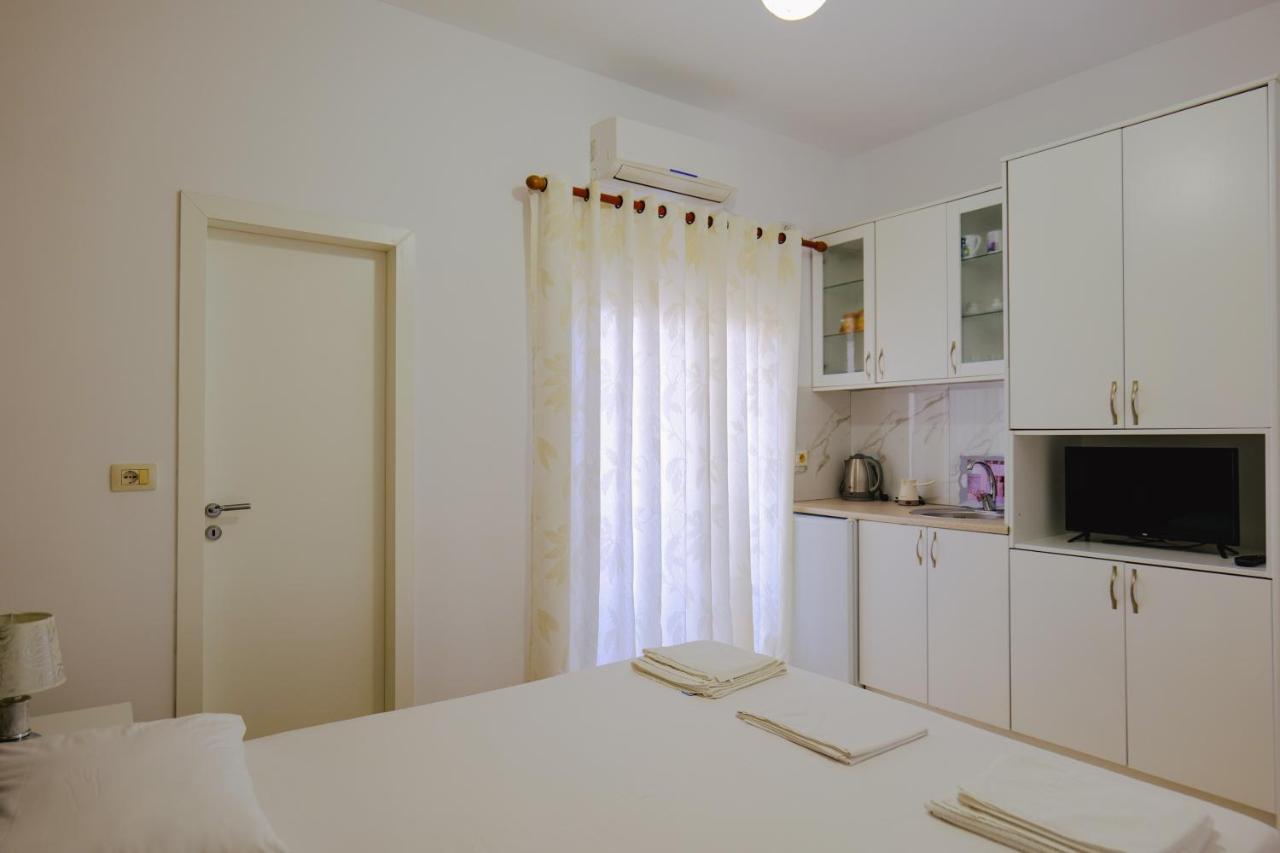 סרנדה Eleni Guest House מראה חיצוני תמונה
