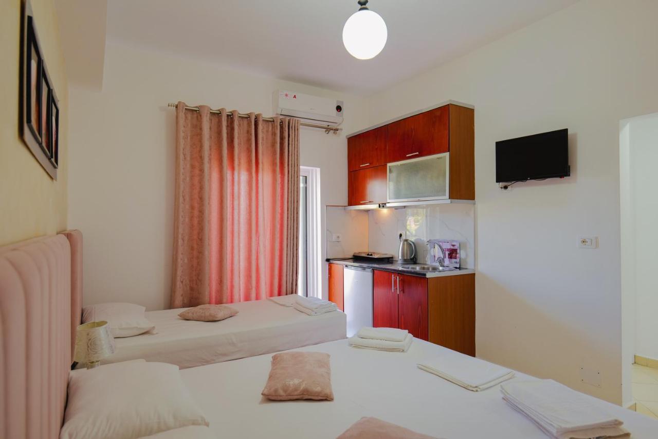סרנדה Eleni Guest House מראה חיצוני תמונה