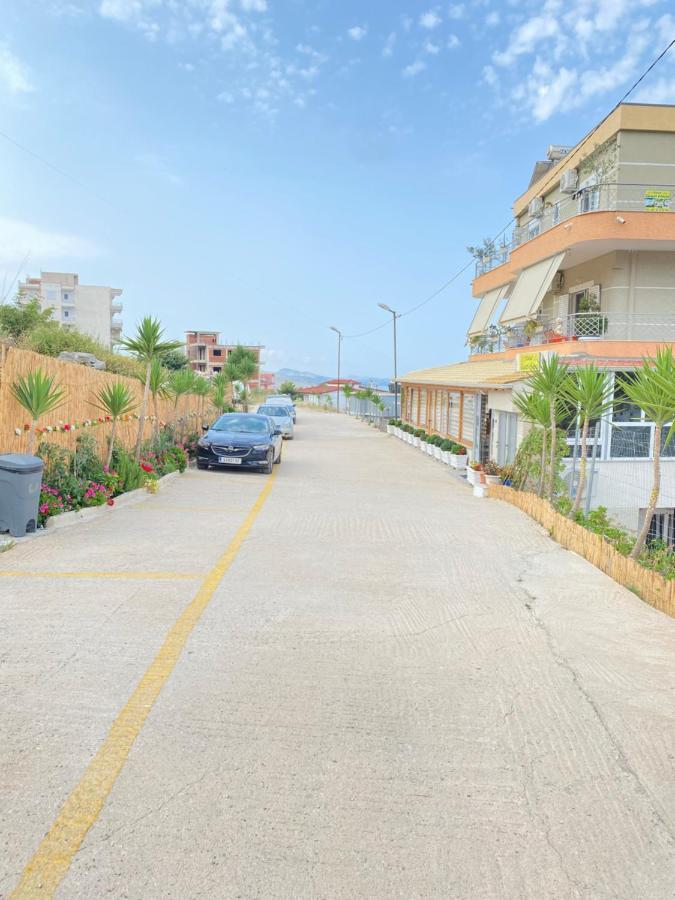 סרנדה Eleni Guest House מראה חיצוני תמונה