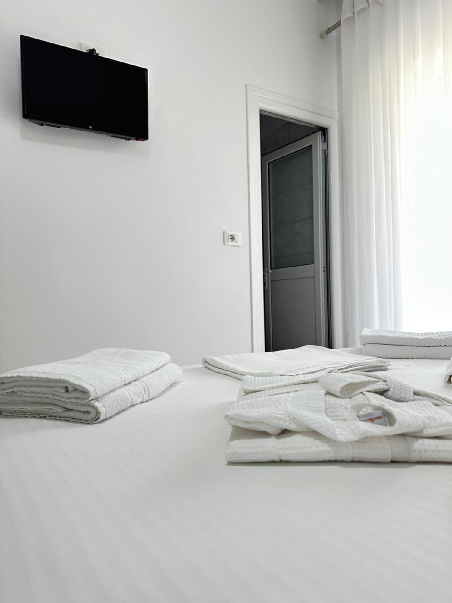 סרנדה Eleni Guest House מראה חיצוני תמונה