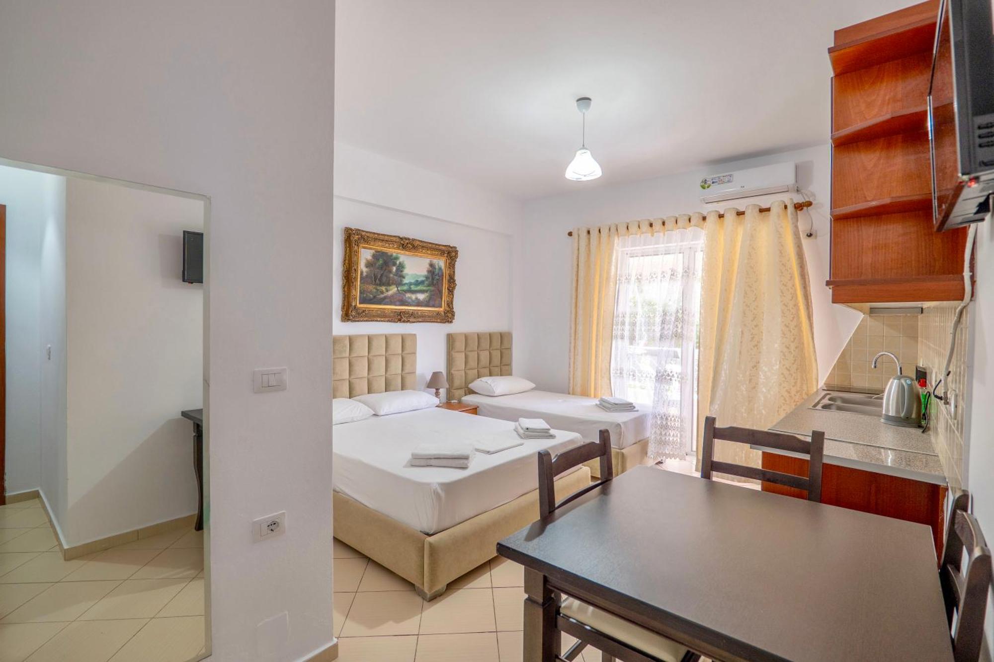 סרנדה Eleni Guest House מראה חיצוני תמונה
