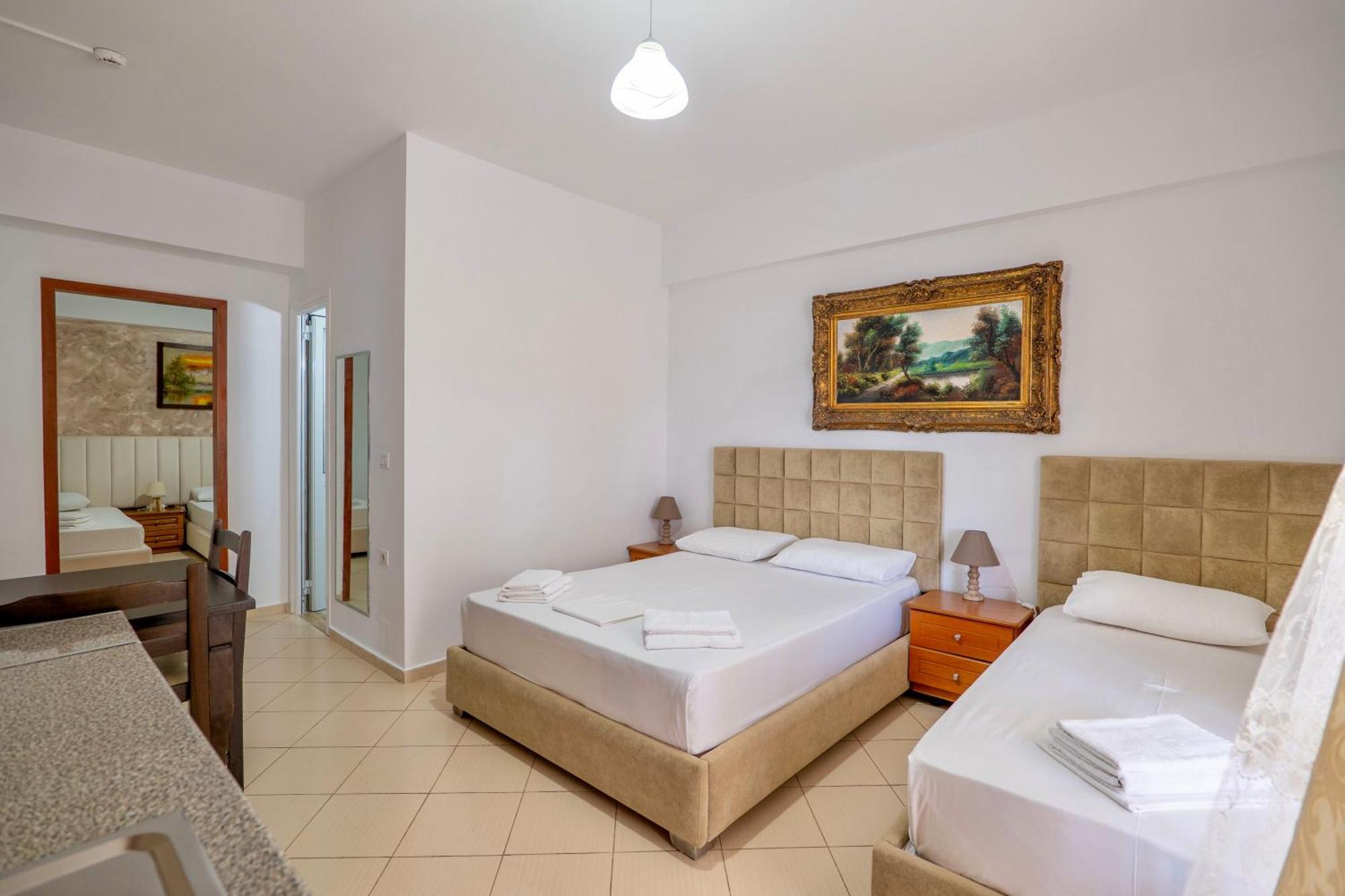 סרנדה Eleni Guest House מראה חיצוני תמונה