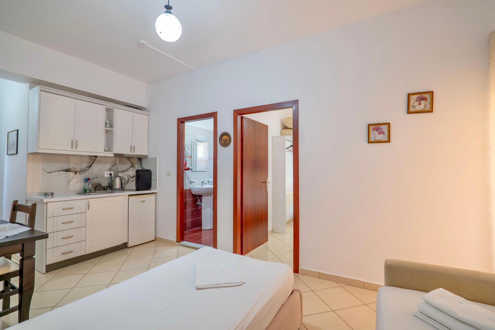 סרנדה Eleni Guest House מראה חיצוני תמונה