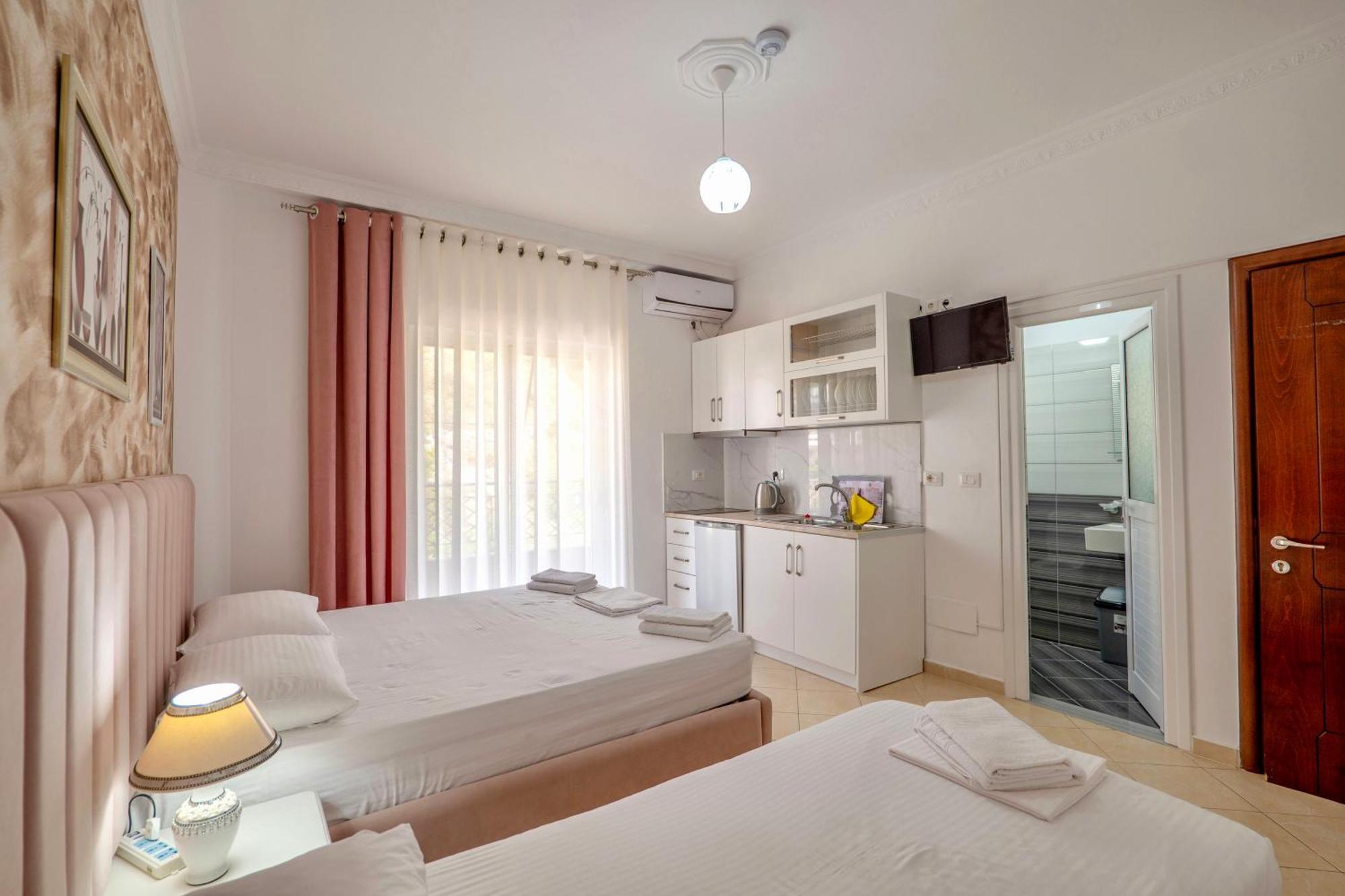 סרנדה Eleni Guest House מראה חיצוני תמונה